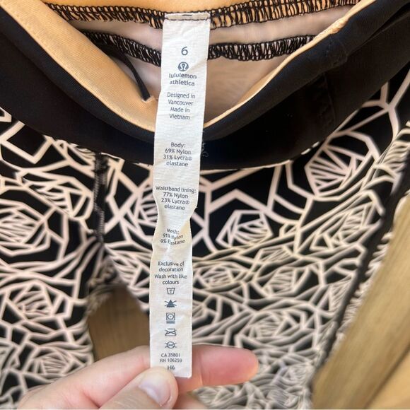 Lululemon leggings - size 6. - Picture 6 of 6
